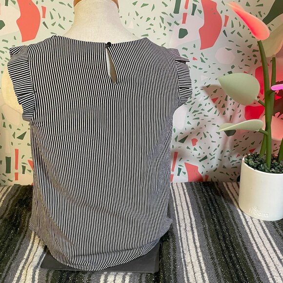 Monteau Black and White Vertical Stripe Sleeveless Top - L - Picture 3 of 3